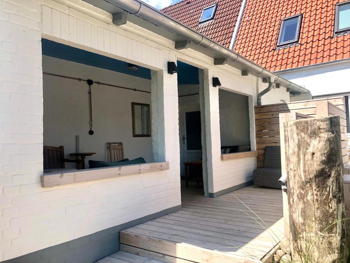 Gaestehaus Kajuete Direkt Am Wasser Friedrichstadt Exterior photo