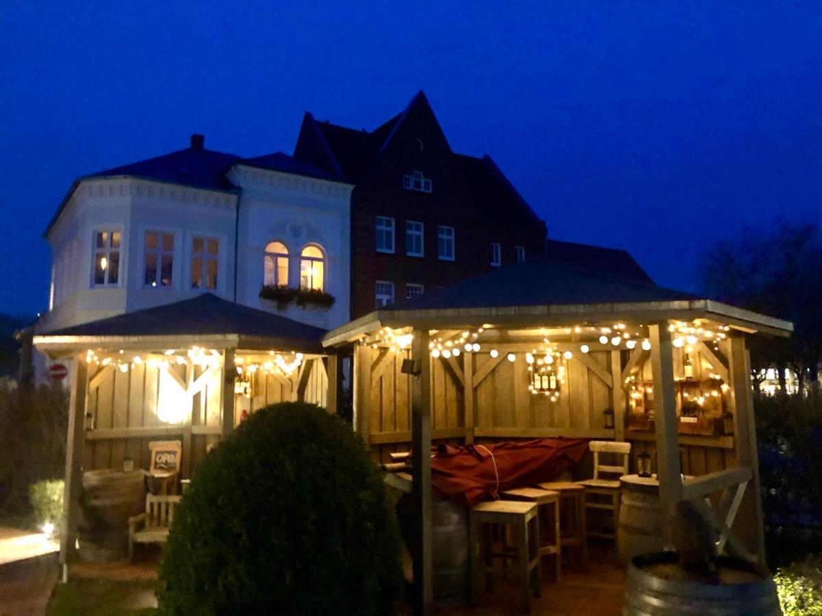 Gaestehaus Kajuete Direkt Am Wasser Friedrichstadt Exterior photo