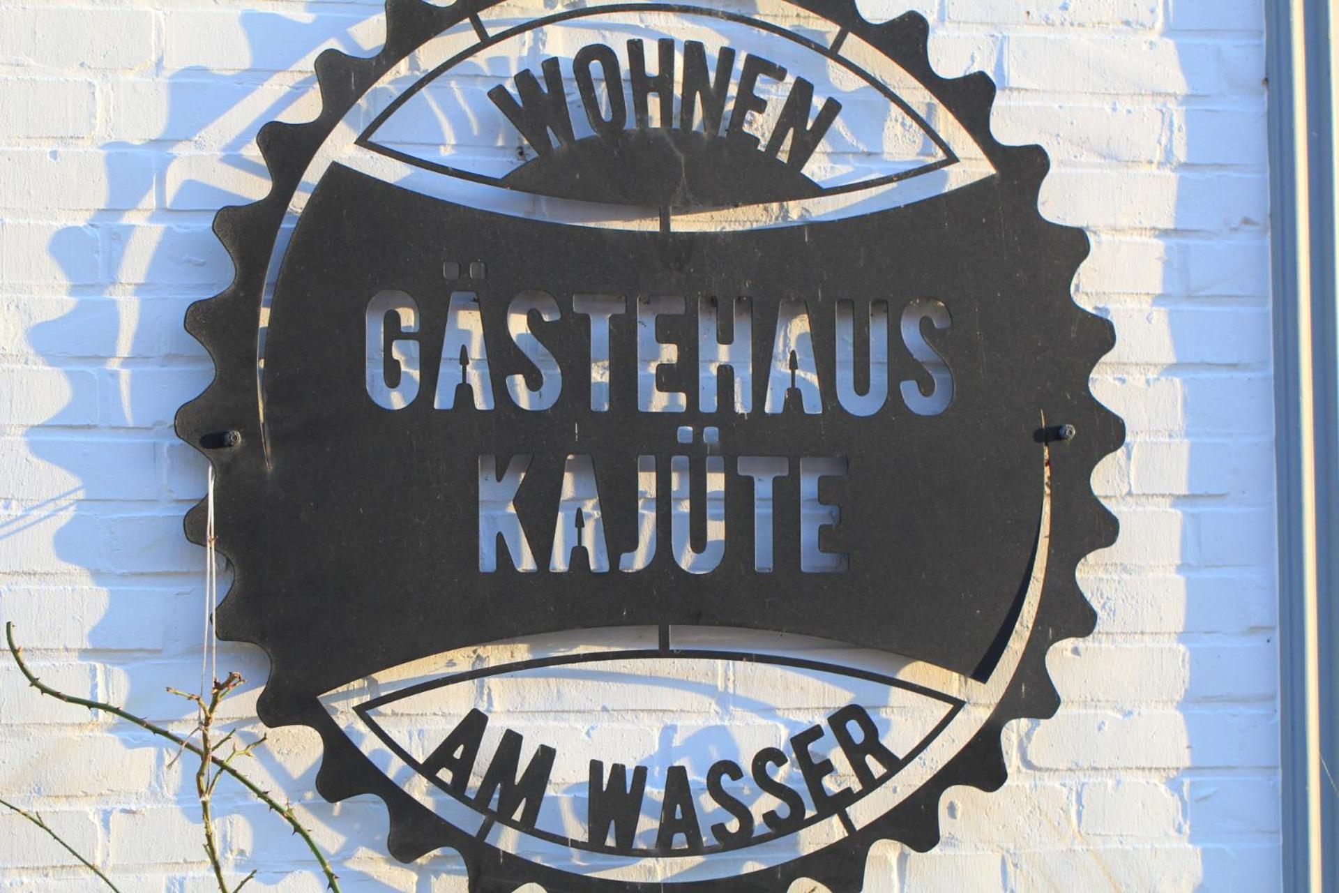 Gaestehaus Kajuete Direkt Am Wasser Friedrichstadt Exterior photo