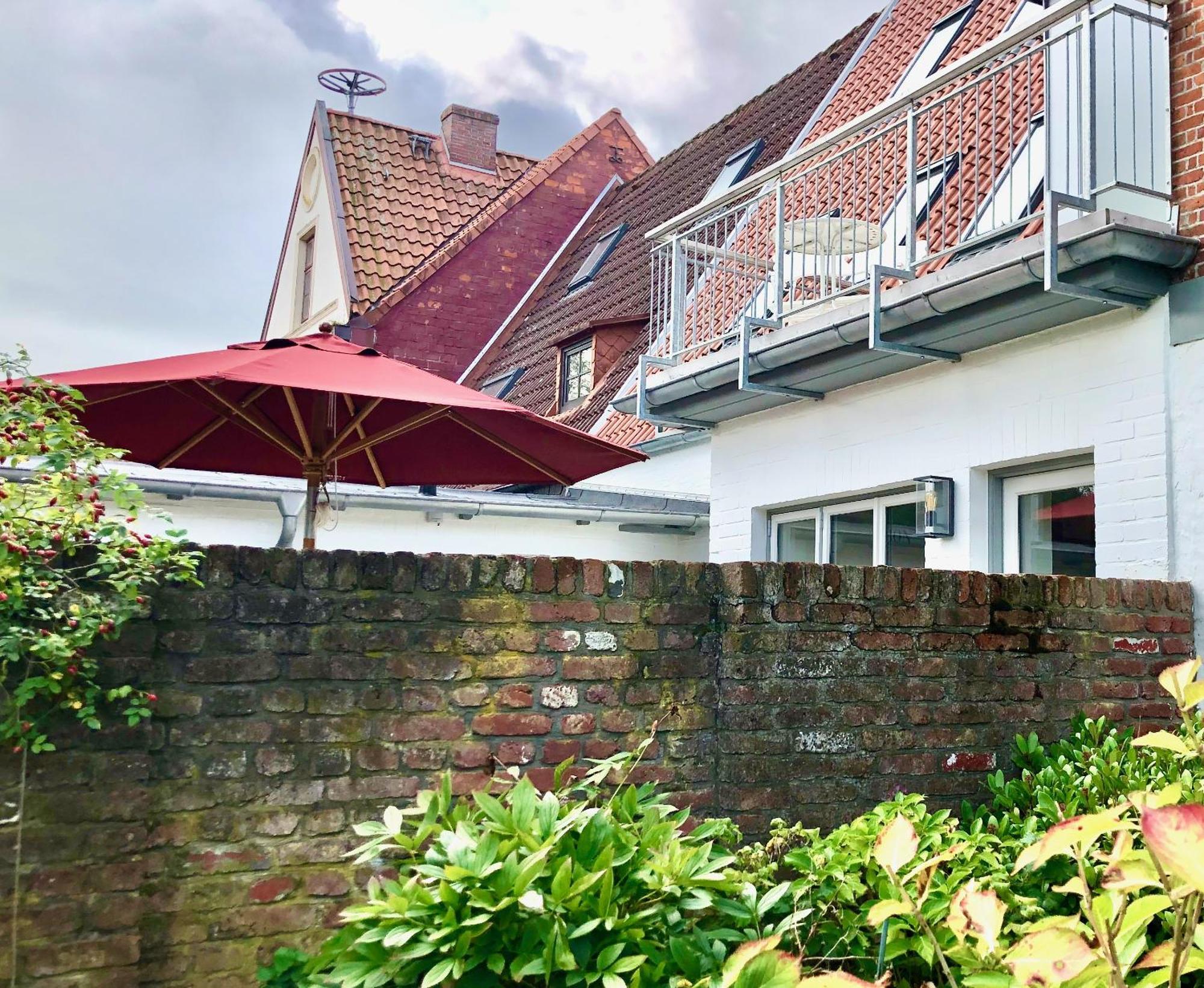 Gaestehaus Kajuete Direkt Am Wasser Friedrichstadt Exterior photo