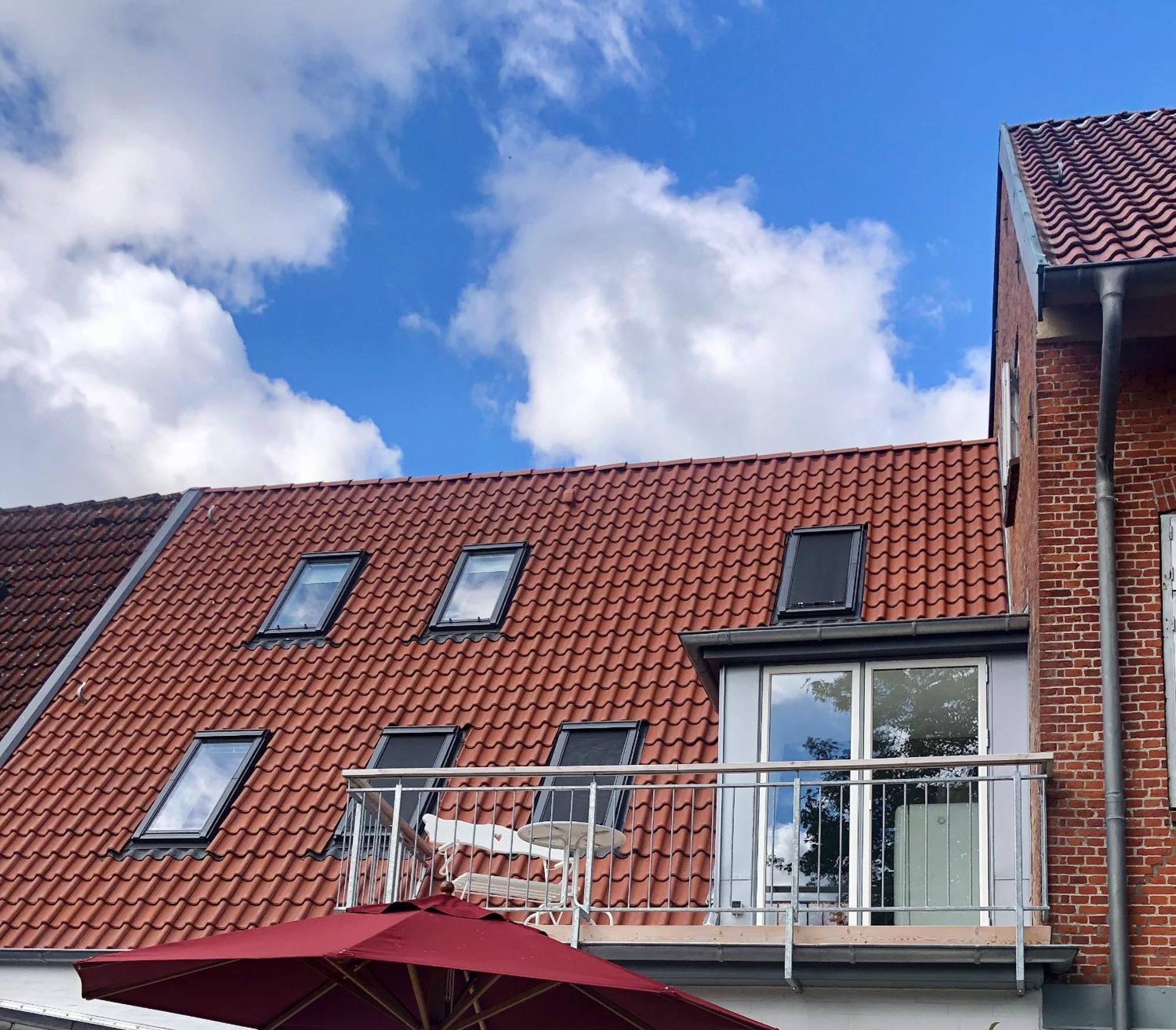 Gaestehaus Kajuete Direkt Am Wasser Friedrichstadt Exterior photo
